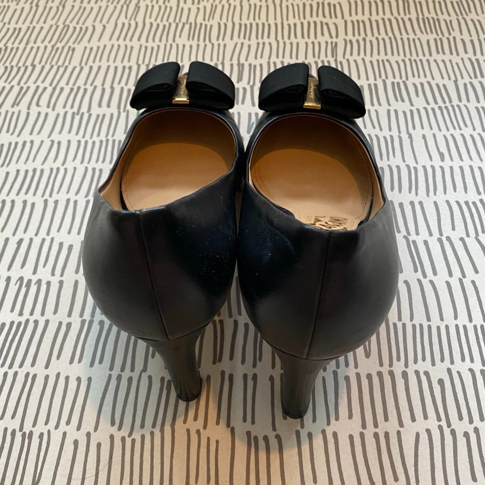 Salvatore Ferragamo Pointed Toe Pumps Mimi Heels - Picture 4 of 11